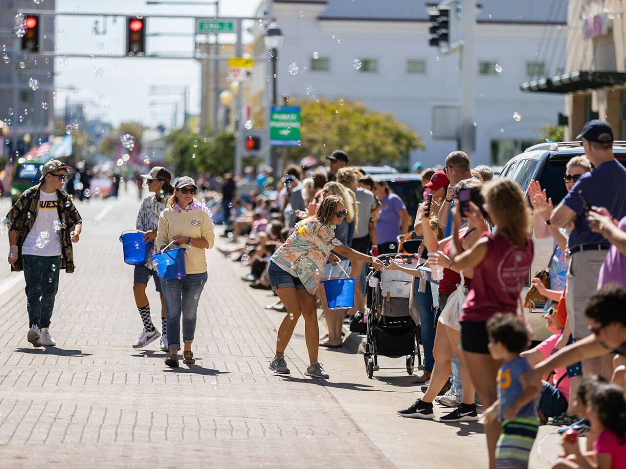 Crowd gathered for Neptune Festival Grand Parade